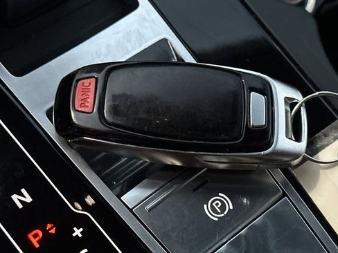 Used 2019 Audi Q8 Prestige image 22