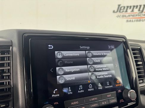 Used 2024 Nissan Frontier PRO-4X w/ Technology Package AWD/4WD image 15