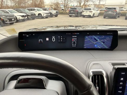 Used 2025 Ford Expedition Platinum image 18