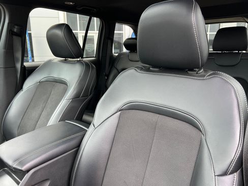 Used 2025 Jeep Grand Cherokee Altitude image 20