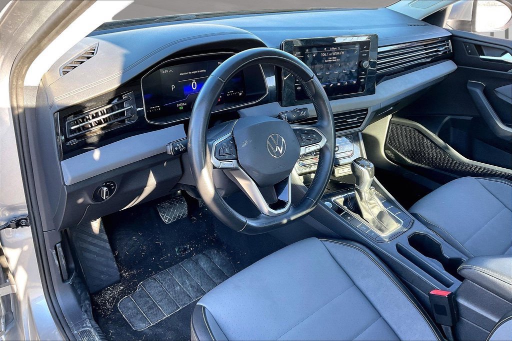 Used 2025 Volkswagen Jetta SE FWD image 16