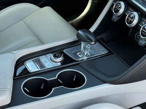 Used 2023 Genesis G70 2.0T image 9