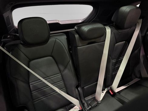 Used 2022 Porsche Cayenne Platinum Edition image 20