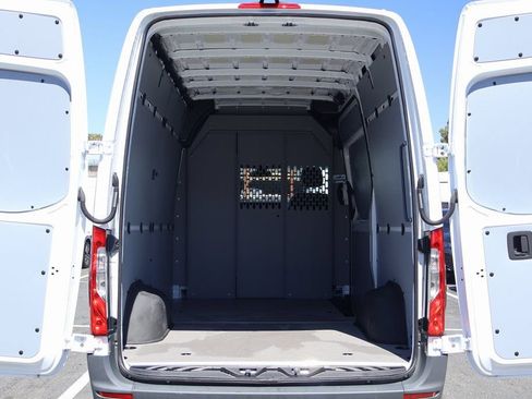 Used 2025 Mercedes-Benz Sprinter 2500 image 12