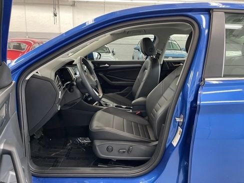 Used 2023 Volkswagen Jetta SE w/ Panoramic Sunroof Package FWD image 7