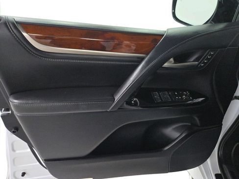 Used 2018 Lexus LX 570 4WD image 23