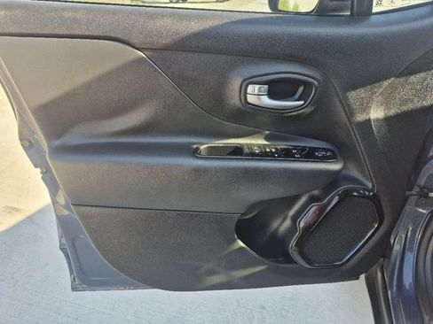 Used 2020 Jeep Renegade Altitude AWD/4WD image 15