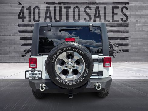 Used 2018 Jeep Wrangler Unlimited Sahara w/ Connectivity Group AWD/4WD image 4
