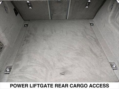 Used 2024 Jaguar F-PACE R-Dynamic S image 31