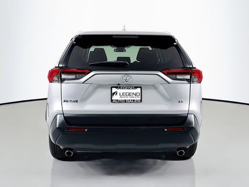 Used 2022 Toyota RAV4 LE FWD image 3