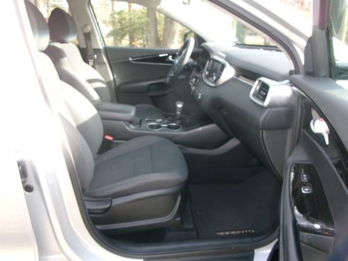 Used 2020 Kia Sorento L image 27