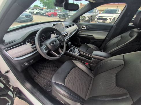 Used 2025 Jeep Compass Latitude w/ Sun & Sound Group AWD/4WD image 15