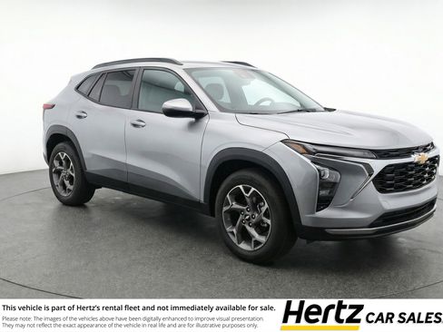 Used 2025 Chevrolet Trax LT FWD image 1