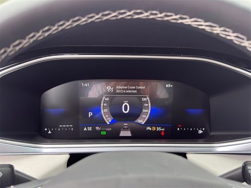 New 2026 Volkswagen Taos SE image 16