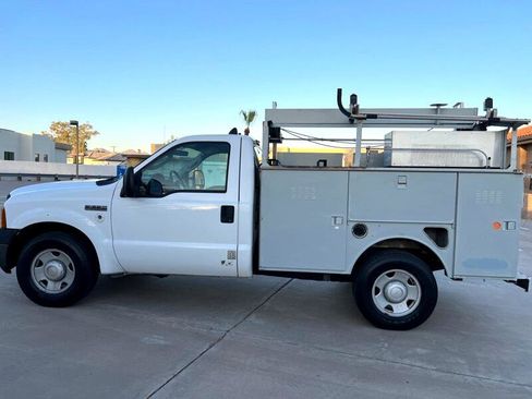 Used 2006 Ford F350 2WD Regular Cab Super Duty image 8