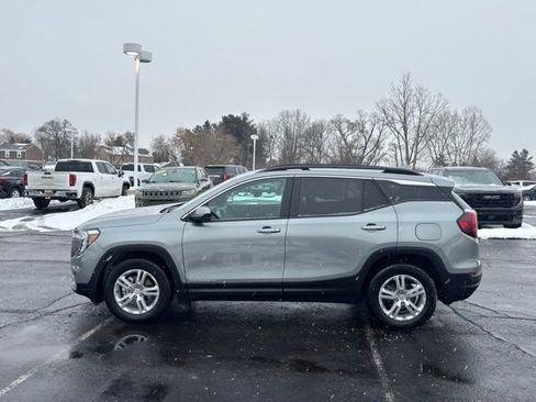 Used 2023 GMC Terrain SLE w/ Driver Convenience Package image 9