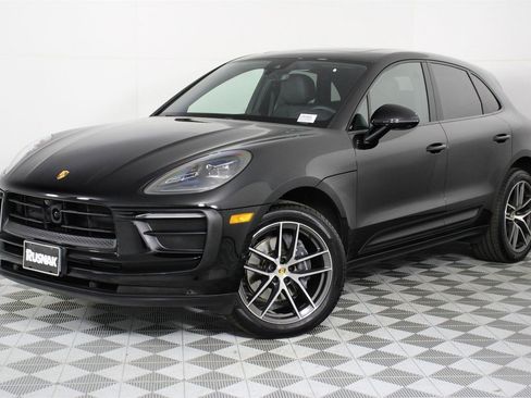 Used 2025 Porsche Macan image 35