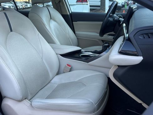 Used 2021 Toyota Camry XLE w/ Navigation Package image 13