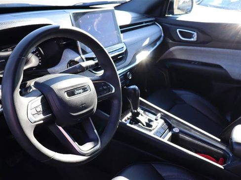 Used 2024 Jeep Compass Latitude image 17