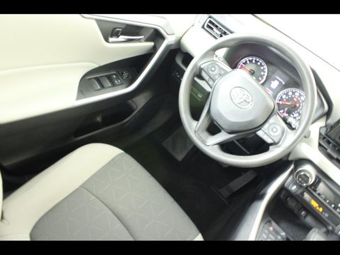 Used 2022 Toyota RAV4 XLE w/ Convenience Package AWD/4WD image 17