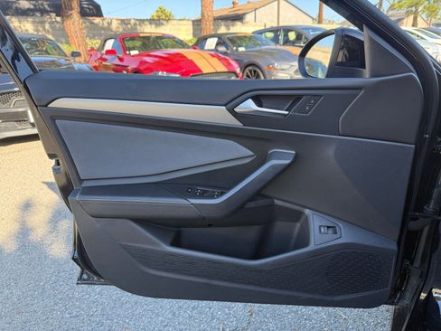 Used 2025 Volkswagen Jetta SE image 20