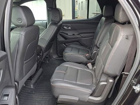Used 2022 Chevrolet Traverse RS FWD image 8