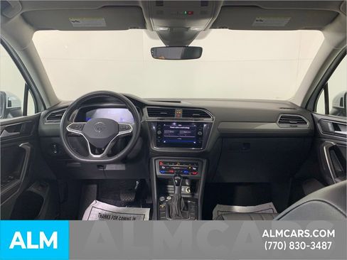 Used 2024 Volkswagen Tiguan SE image 29