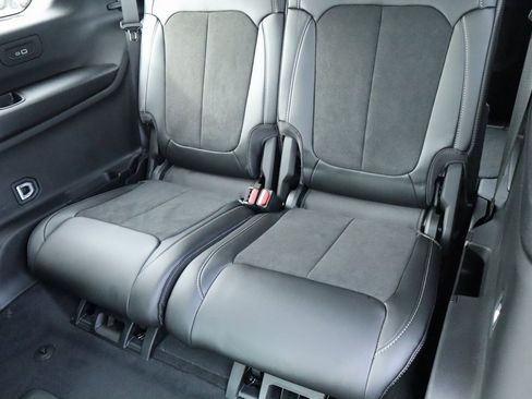 New 2025 Jeep Grand Cherokee L Laredo image 13