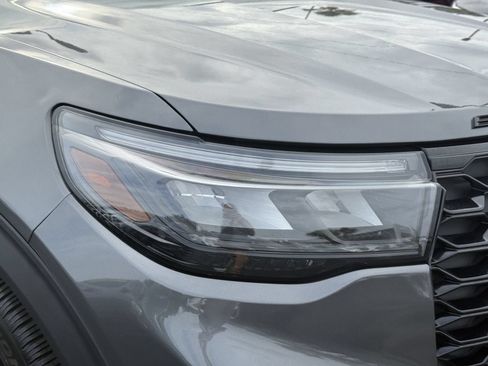 Certified 2025 Ford Explorer ST AWD/4WD image 10