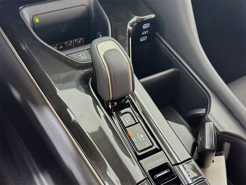 New 2025 Toyota Crown Signia image 10