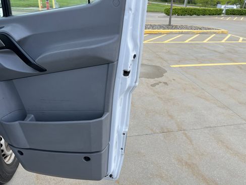 Used 2013 Mercedes-Benz Sprinter 2500 image 22