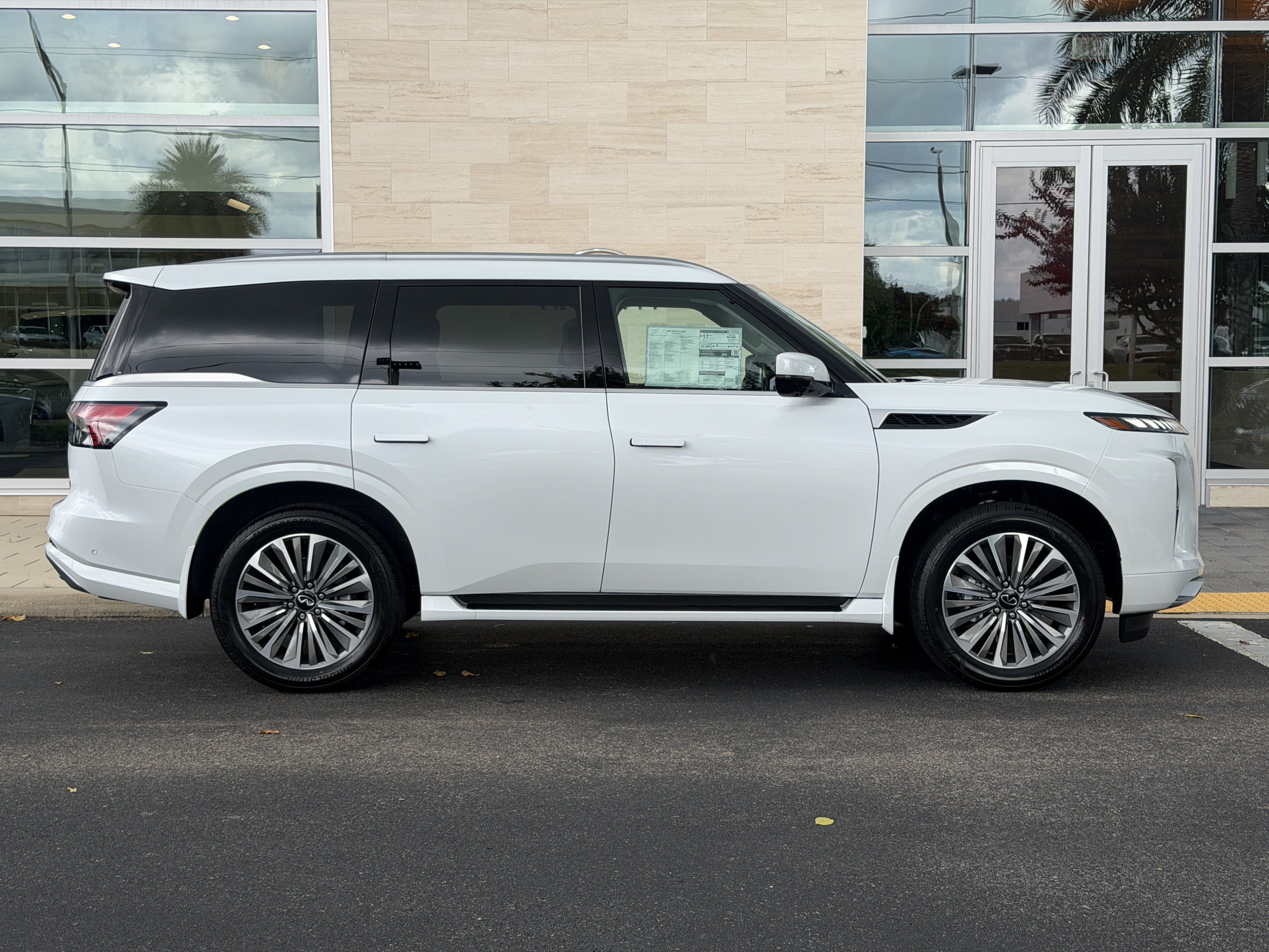 Certified 2027 INFINITI QX60 Luxe w/ Cargo Package FWD image 8
