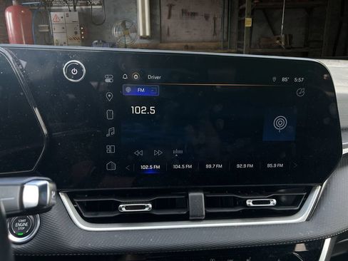 Used 2025 Chevrolet Equinox LT w/ Convenience Package II FWD image 23