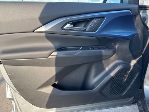 New 2026 Chevrolet Equinox EV LT image 21