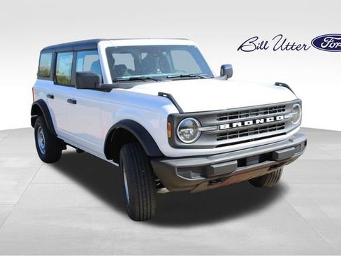 New 2025 Ford Bronco 4-Door image 2