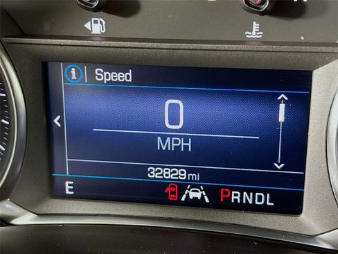 Used 2023 Chevrolet Equinox LT image 2