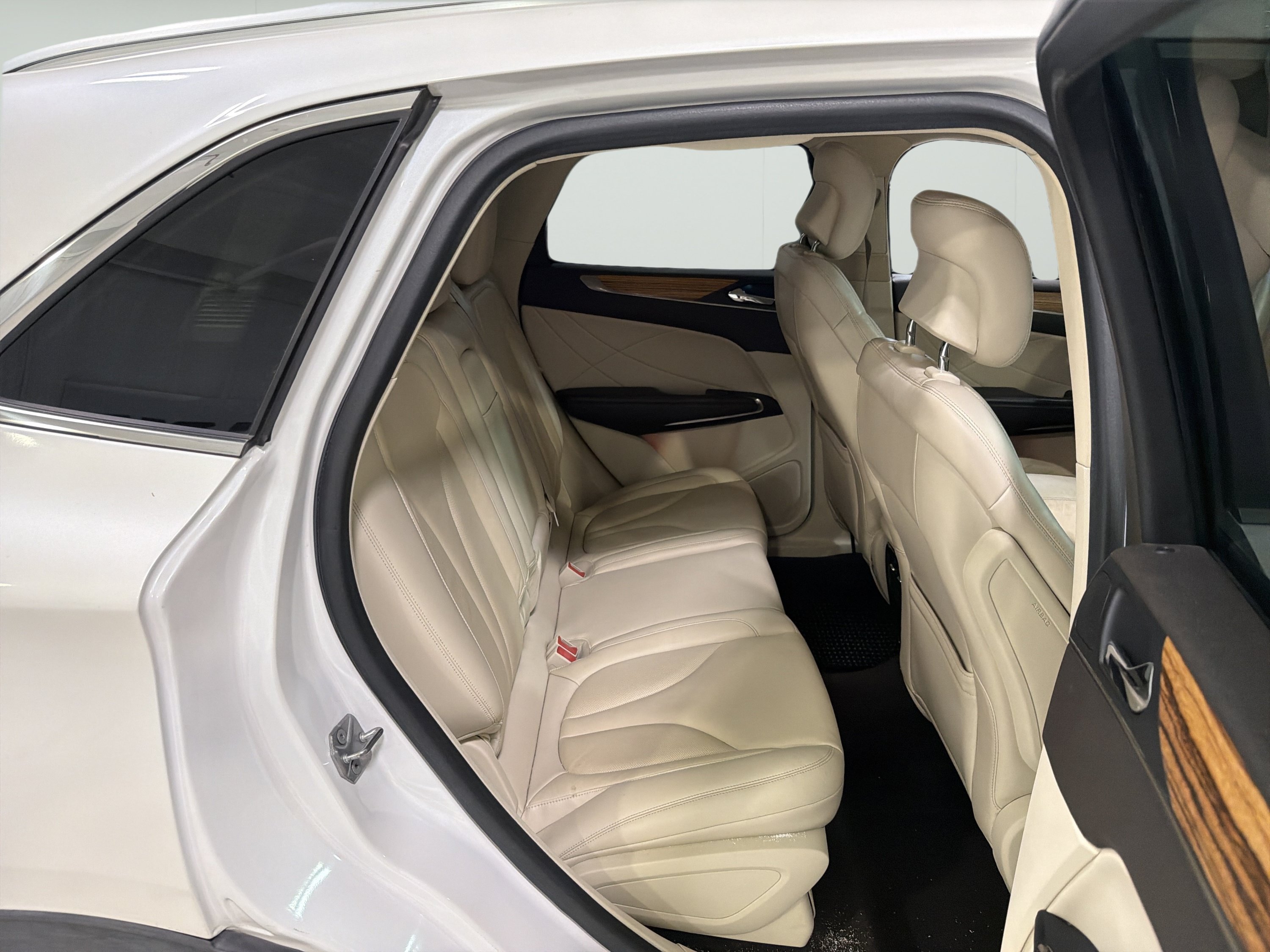 Used 2015 Lincoln MKC FWD w/ Equipment Group 101A Select image 11