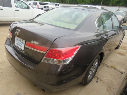 Used 2011 Honda Accord LX-P image 4