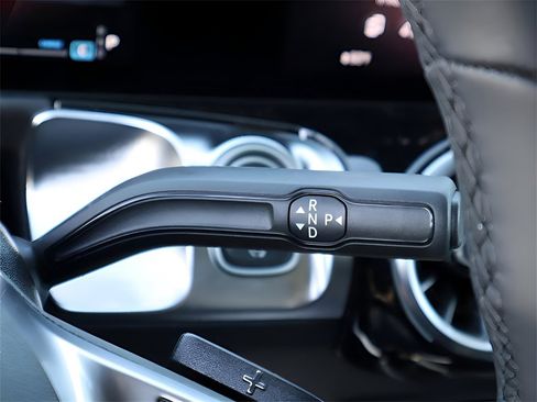 Certified 2025 Mercedes-Benz GLB 250 4MATIC image 33