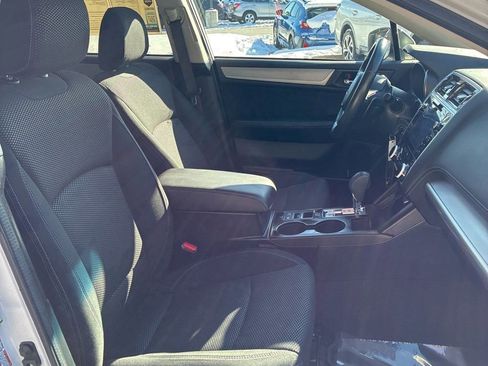 Used 2019 Subaru Outback 2.5i Premium image 5