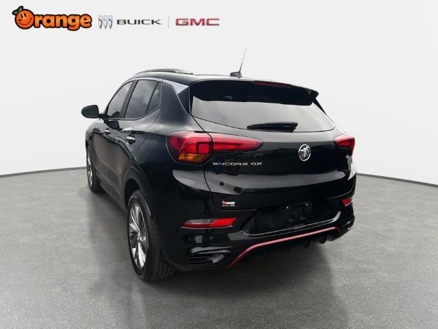 Used 2022 Buick Encore GX Select w/ Sport Touring Package FWD image 5