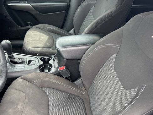 Used 2019 Jeep Cherokee Latitude w/ Popular Appearance Group FWD image 22