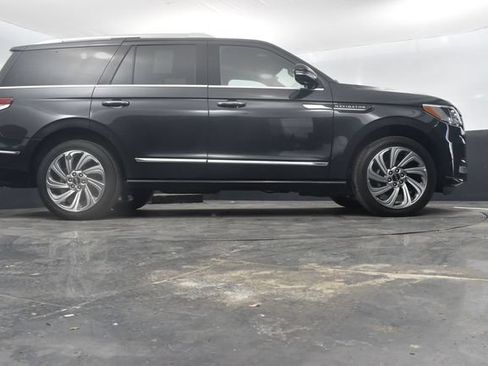 Used 2023 Lincoln Navigator Reserve AWD/4WD image 45