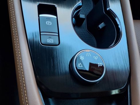 Certified 2025 Nissan Rogue Platinum w/ Tech Package image 21