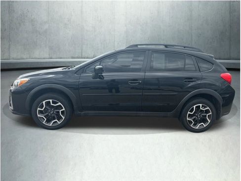 Used 2017 Subaru Crosstrek 2.0i Premium AWD/4WD image 2
