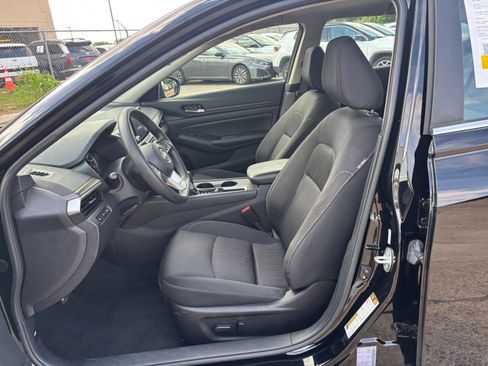 Used 2025 Nissan Altima 2.5 SV FWD image 27