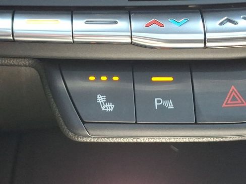 Used 2023 Cadillac XT4 Luxury w/ LPO, Onyx Lite Package AWD/4WD image 19