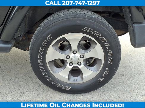 Used 2017 Jeep Wrangler Unlimited Sahara w/ Max Tow Package image 11