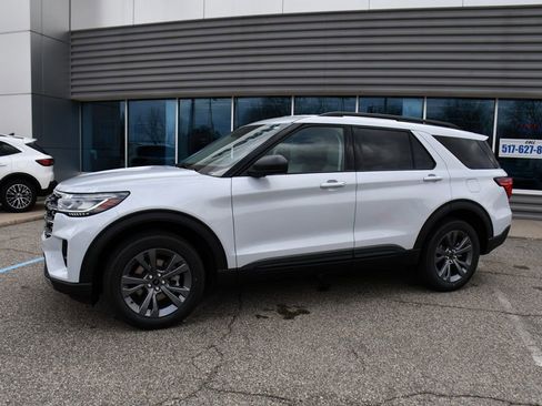 Used 2026 Ford Explorer Active w/ Active Comfort Package AWD/4WD image 2