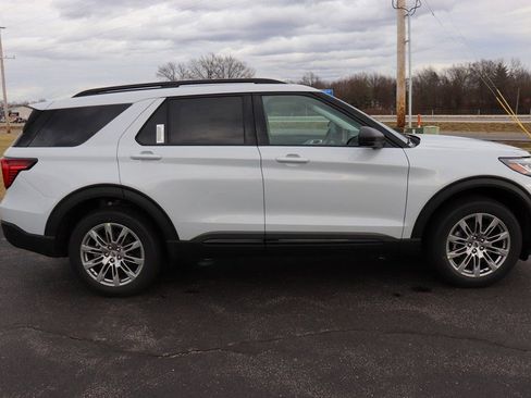 New 2026 Ford Explorer Active w/ Active Comfort Package AWD/4WD image 15